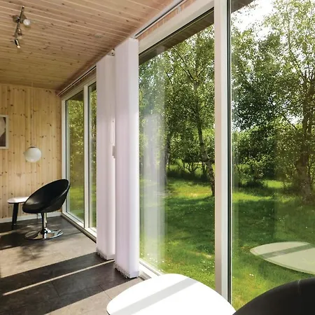 2 Bedroom Beautiful In Holiday home *